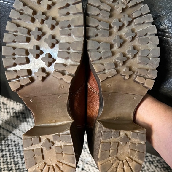 Classic Brown Lace-Up Boots for Women - Picture 4 of 4